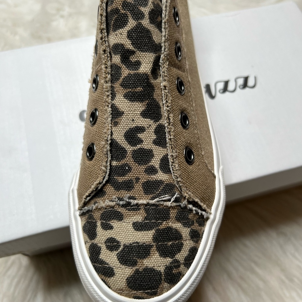 Gypsy Jazz Adalyn Sneakers - Picture 3 of 5